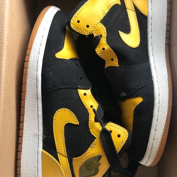 kids black and yellow jordans